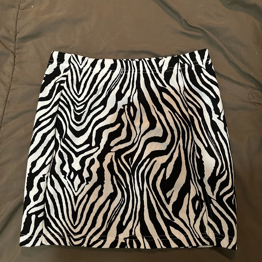 Xs zebra skirt